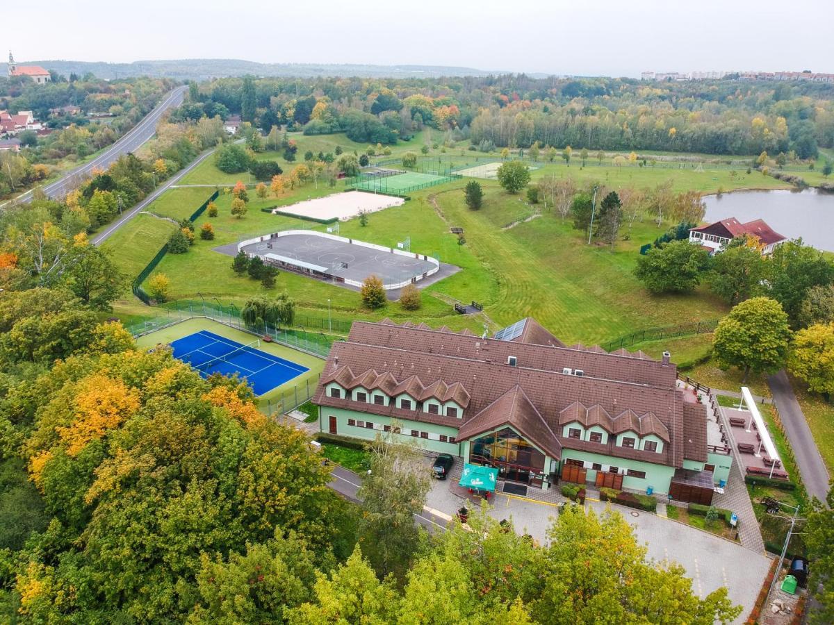 Benedikt Most Hotel Exterior photo